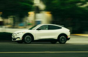 EV航空、電池革新に期待