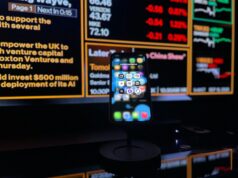 チェーンソー攻撃にも耐えるAIロボ